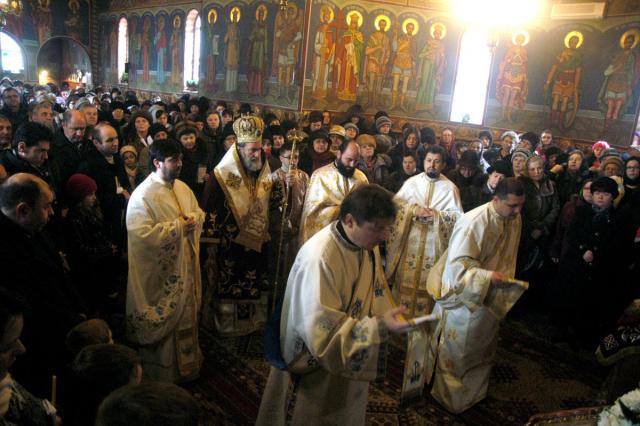 Liturghie arhierească la Biserica „Buna Vestire“ din Bacău