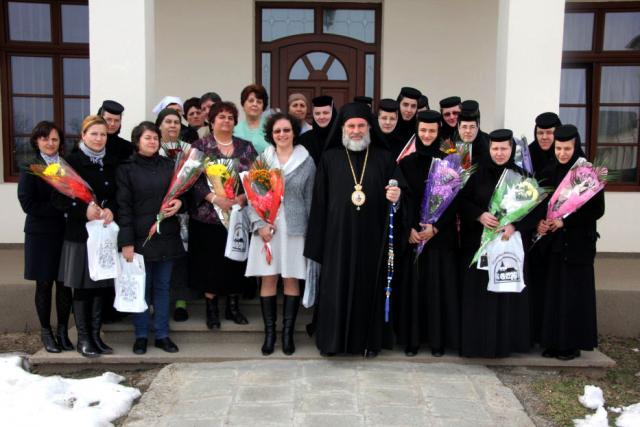 Angajatele Centrului eparhial Roman, felicitate de PS Ioachim Băcăuanul