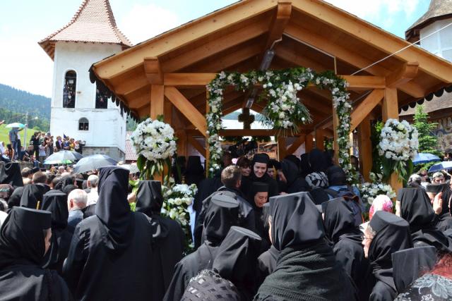 Îi şade mai bine în icoană Îi şade mai bine în icoană