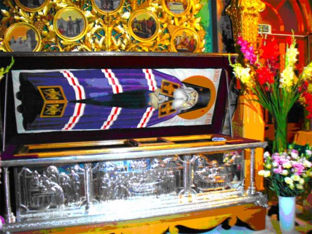 Moaştele Sfântului Ierah Luca al Crimeii Sfântul Luca ascultă rugăciunile părinților și alină suferințele copiilor