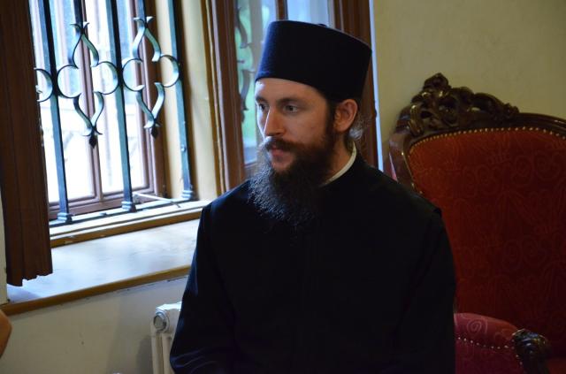 Arhimandrit Damaschin Luchian, de la Mănăstirea Sihăstria Putnei Arhim. Damaschin Luchian: „Părintele duhovnicesc nu trebuie să-i conducă pe ucenici la sine însuşi, ci la Dumnezeu“