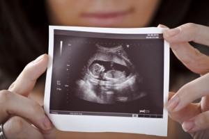 Libertatea avortului: „Cum poţi să iubeşti doi copii şi pe al treilea să-l omori?”