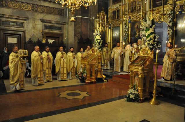 Liturghie în catedrala Sfintei Parascheva din Iaşi