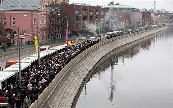 În Rusia, mai mult de 150 000 de credincioși s-au închinat la darurile magilor În Rusia, mai mult de 150 000 de credincioși s-au închinat la darurile magilor