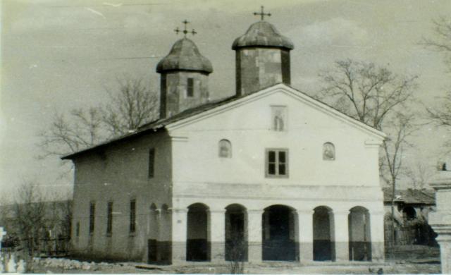 Biserica Sfântului Haralambie din satul de lângă Dunăre