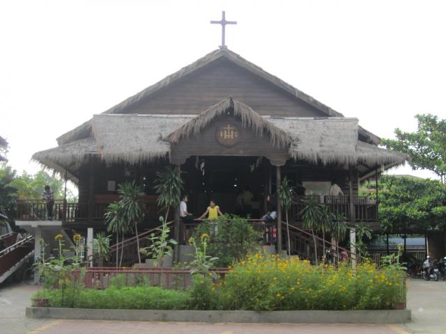 Creştinii din Laos, obligaţi să se convertească la budism sau să plece