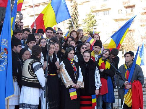 O candelă ce pâlpâie româneşte în judeţele Covasna şi Harghita