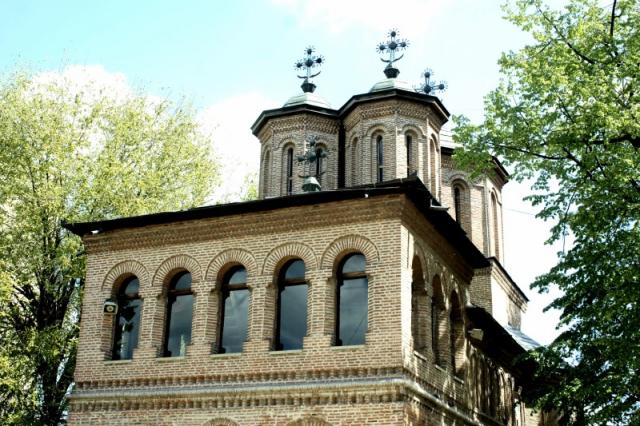 Liturghie arhierească oficiată la Biserica Domnească din municipiul Piteşti
