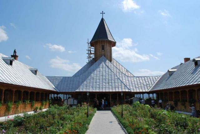 Tundere în monahism la mănăstirea orşoveană “Sf. Ana”, ctitorie a ziaristului Pamfil Şeicaru