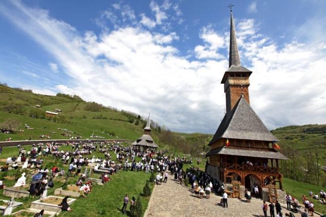 Sfinţire de biserică în Maramureş