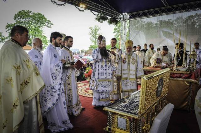 A fost sfinţit paraclisul Mănăstirii "Sf. Maria Magdalena" din localitatea Drăgăneşti