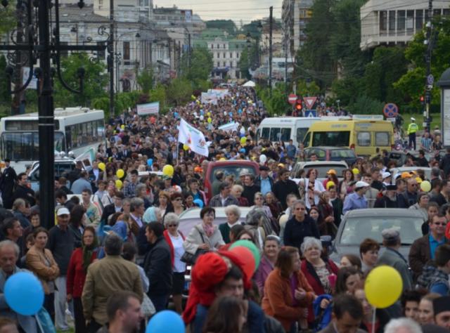 Peste 8.000 de persoane au participat la Marşul pentru Familie organizat la Iaşi Peste 8.000 de persoane au participat la Marşul pentru Familie organizat la Iaşi