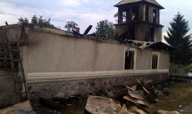 Incendiu la capela de cimitir din Parohia „Sfinţii Voievozi“ - Cristeşti