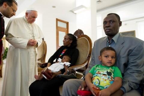 Meriam Ibrahim întâlnește la Roma pe Papa Francisc