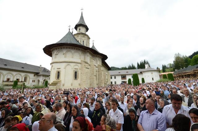 10.000 de credincioşi au participat la hramul Putnei (GALERIE FOTO)