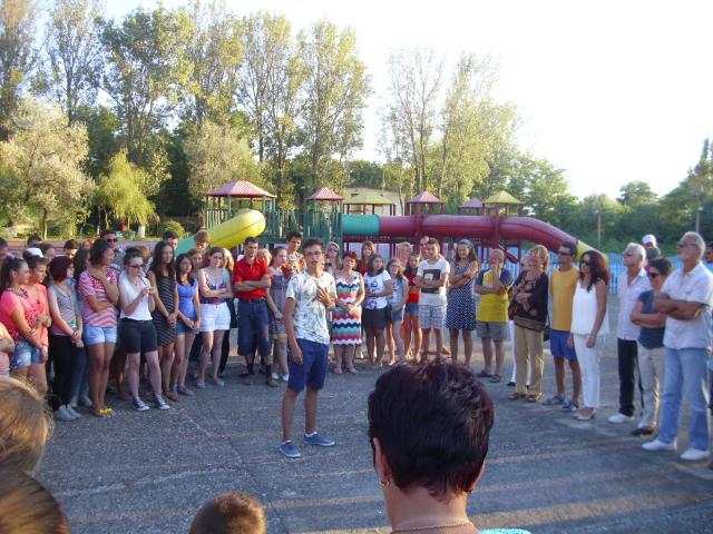 Elevi de la Colegiul Naţional „M. Sadoveanu”-Pașcani,  participanți la Concursul naţional de proiecte antidrog „Împreună”
