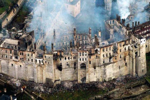 Mănăstirea Hilandar după incendiul din primăvara anului 2004
