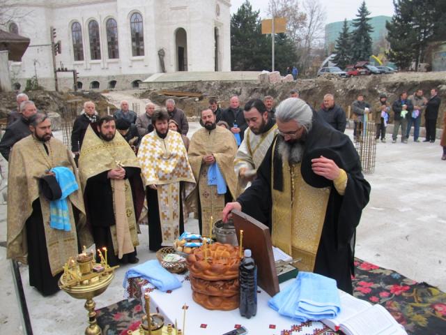A fost pusă piatra de temelie a Centrului Cultural Ortodox al Bisericii „Sfinţii Apostoli Petru şi Pavel” din Chişinău