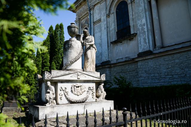 Monumentul funerar al familiei Sturdza de la Mănăstirea Frumoasa