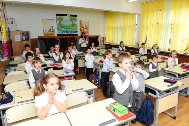 Statutul actual al Religiei în învăţământul public este conform cu legislaţia românească şi se află în multe ţări ale Uniunii Europene