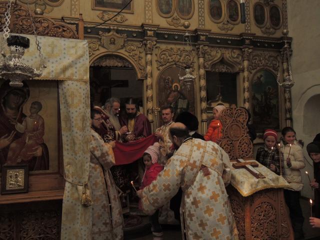 Sfântă Liturghie săvârşită de IPS Mitropolit Teofan la Mănăstirea Bârnova