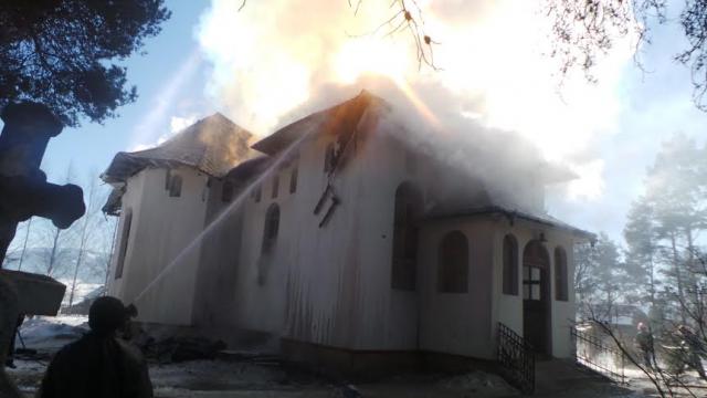 Biserica din Poiana Stampei, distrusă de un incendiu