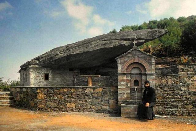 Peștera Sfântului Dionisie Olimpianul din Muntele Athos