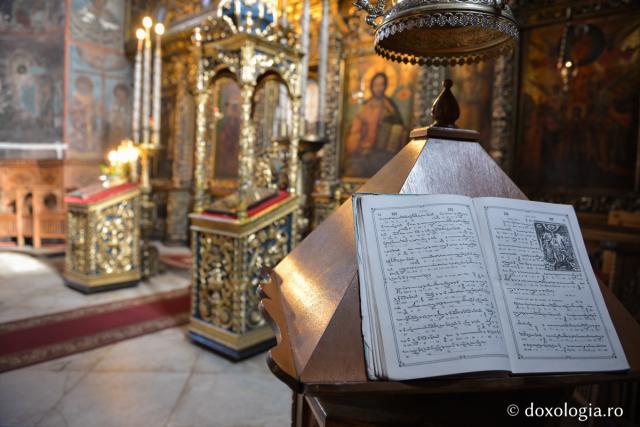 Muzica – fundal sonor pentru orice activitate? / Foto: Oana Nechifor carte de muzică psaltică