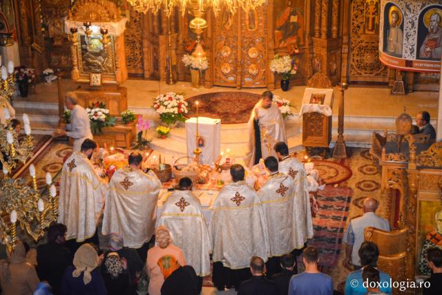 Sfântul Maslu la Pângărați – taina care-i unește pe oameni / Foto: Maria Burlă Sfântul Maslu la Pângărați