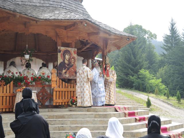 Slujire arhierească la Mănăstirea Paltin - Petru Vodă, în cinstea Sfântului Mare Mucenic și Tămăduitor Pantelimon