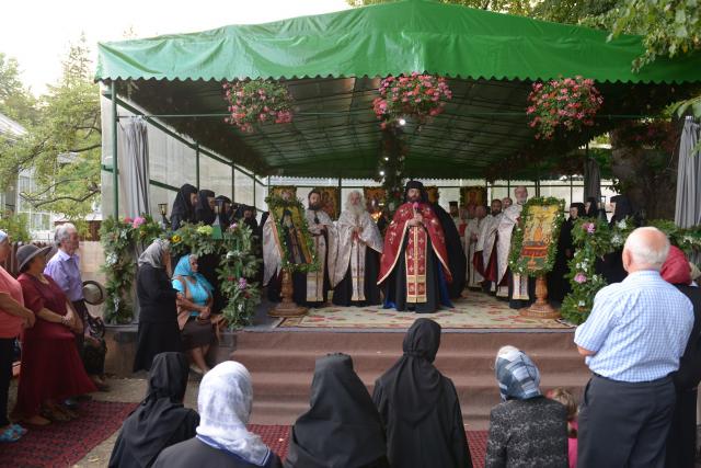 Mănăstirea Văratec și-a serbat al doilea hram Mănăstirea Văratec și-a serbat al doilea hram