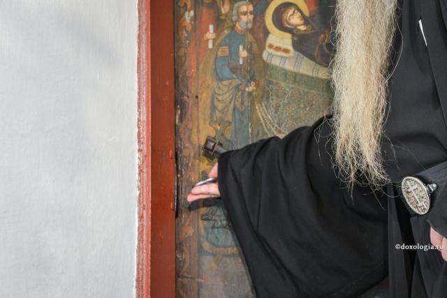 Călugărul care frecventa prostituatele sau Adevărul din spatele știrii