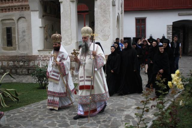 Prezență arhierească la Mănăstirea Arnota