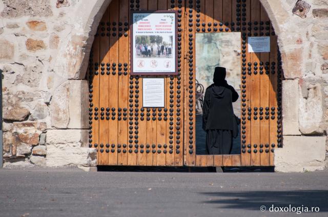 Foto: Oana Nechifor „Nu ești bun în societate, nu ești bun nici la mănăstire”