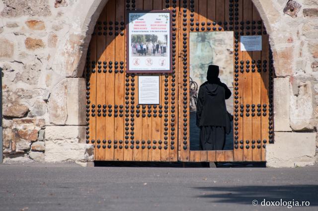 „Nu ești bun în societate, nu ești bun nici la mănăstire”