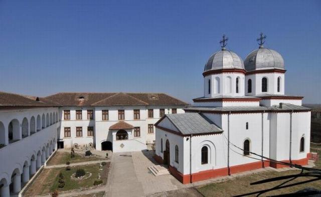 Slujire arhierească la Mănăstirea Comana
