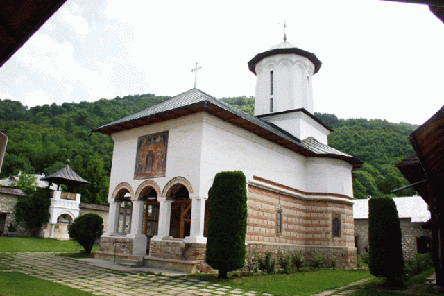 Preasfinţitul Părinte Nicodim, Episcopul Severinului şi Strehaiei, la Mănăstirea Polovragi