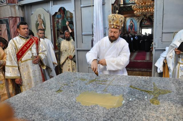 Biserica "Sfântul Nicolae" din Huşi va primi veşmântul sfinţirii