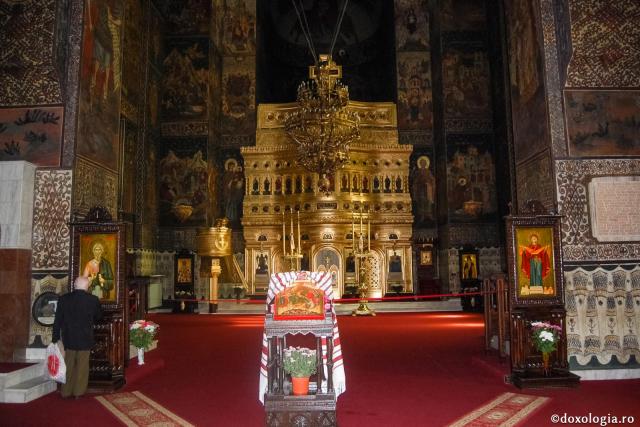 Foto: Anda Pintilie În biserică ne rugăm mai bine ca în oricare alt loc