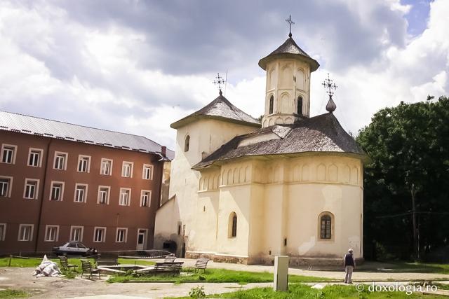 Biserica veche a Mănăstirii Bisericani
