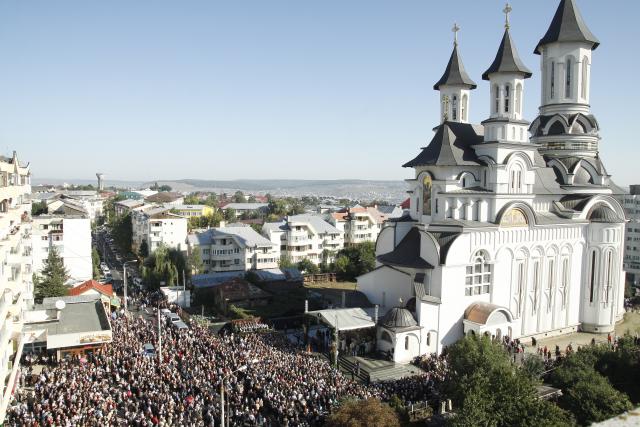 10.000 de credincioși și 4 ierarhi, la sfințirea catedralei din Suceava