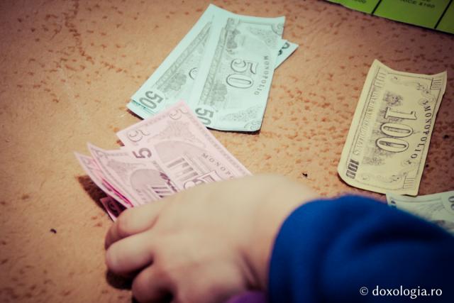 Nu-i nevoie să-mi adun bani pentru „zile negre” / Foto: Oana Nechifor bani de hârtie