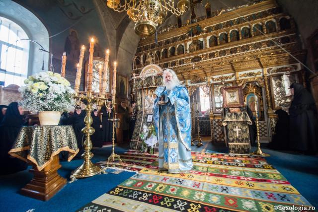 Lucrarea Duhului Sfânt în zilele noastre / Foto: Bogdan Zamfirescu preot slujind