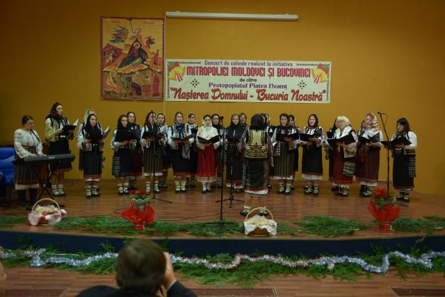 Corul „Camena”/ Foto: Constantin Comici IPS Mitropolit Teofan: „Peștera din Betleem reprezintă familia autentică”