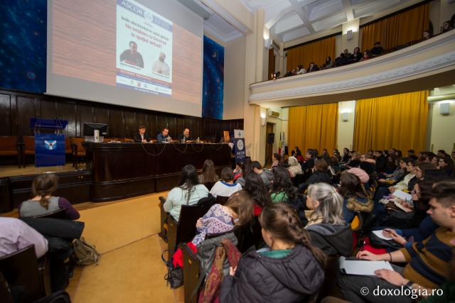 Foto: Silviu Cluci Conferință ASCOR: „Iesle electronică în satul global. Ne întâlnim cu Domnul în spațiul virtual?”