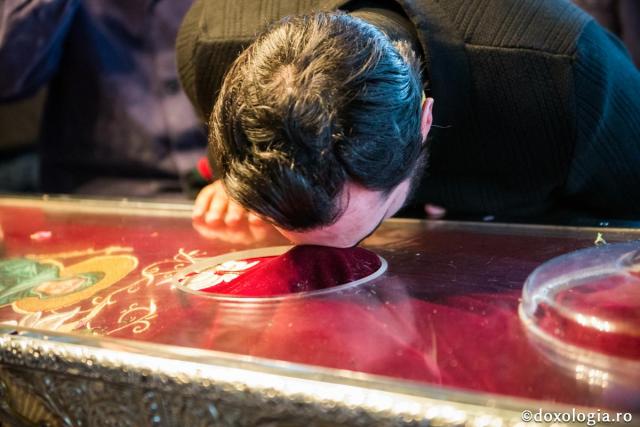 Foto: Oana Nechifor Părintele Ioan scapă de la moarte datorită dragostei pe care o avea față de bolnavi