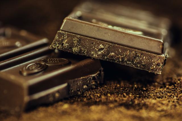 Consumul de ciocolată neagră - delicios și sănătos