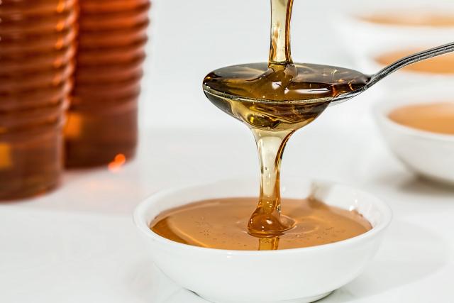 O combinație delicioasă care te apără de boli: mierea și scorțișoara