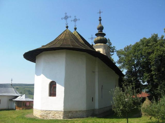 Sfânta Parascheva ocroteşte de secole biserica din Dolheştii Mari