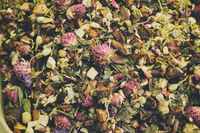 Zece ceaiuri care stimulează secreția biliară